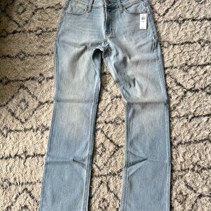 NWT Old Navy Light wash Wow Boot-Cut Jeans size 2 Short